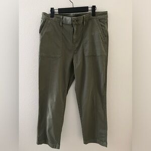 Chico's Casual Crop Army Green Pant Size 1.5
32 33